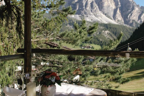 Aperitivo in casa sull’albero Dolomiti Happy Hour on the Dolomites