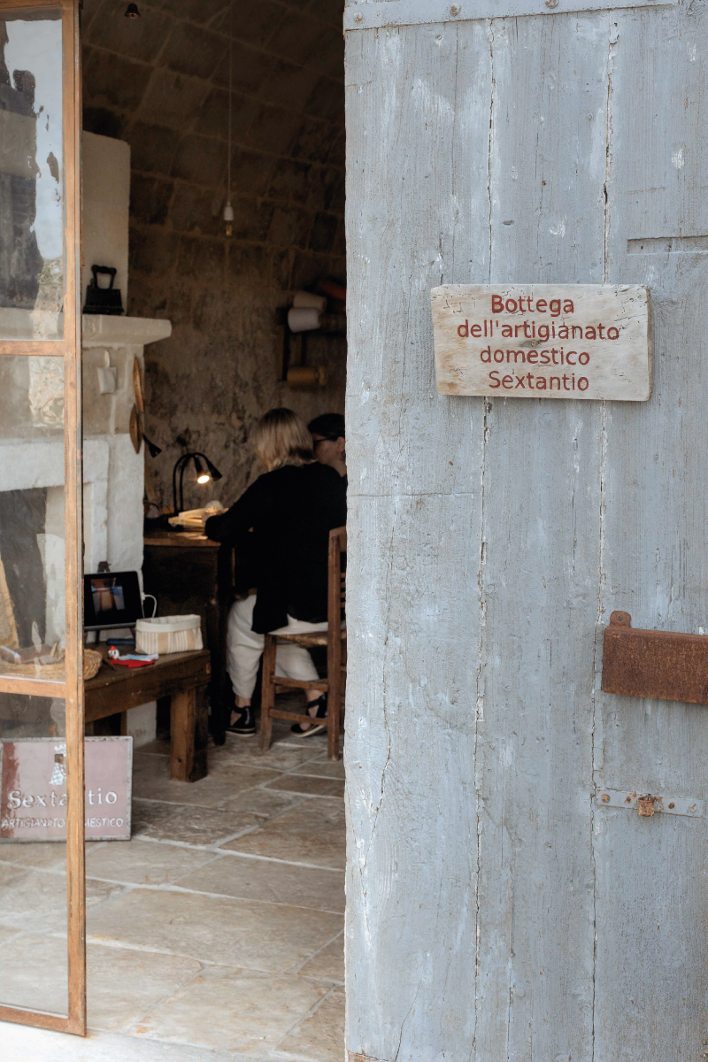 Weaving experience Matera and stay in hotel.